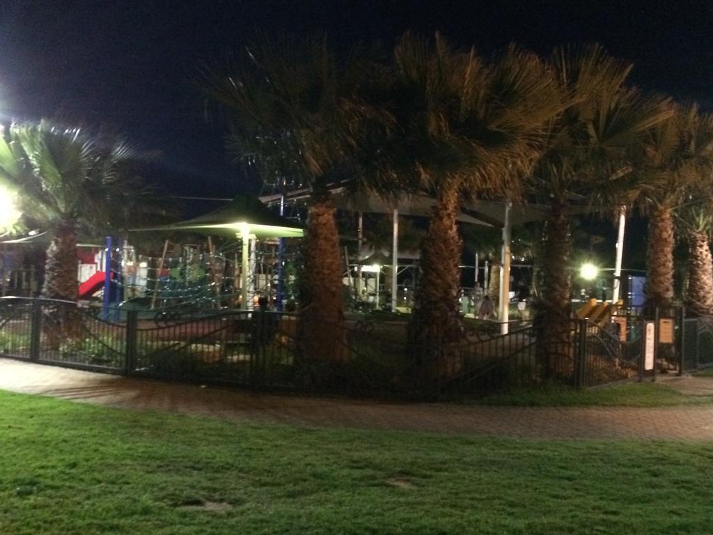 Adelaide - Semaphore Beach Front Zewnętrze zdjęcie